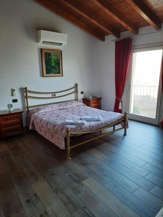 B&B Casa Santa Lucia Manerba del Garda Quarto foto